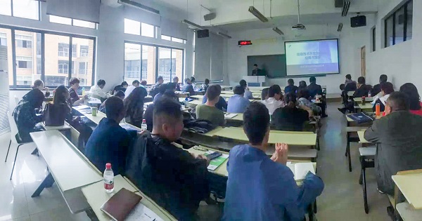 好色视频下载链接營銷中心副總監龍捷頻為培訓班作內容講解 好色视频下载链接營銷中心副總監龍捷頻為培訓班作內容講解
