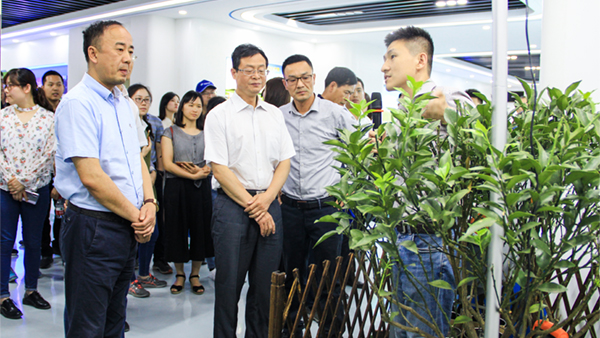 謝主任一行參觀好色视频下载链接展廳 謝主任一行參觀好色视频下载链接展廳