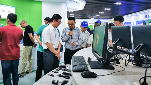 謝主任一行參觀好色视频下载链接展廳 謝主任一行參觀好色视频下载链接展廳