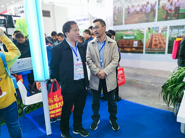 湖南省土肥站姚正昌站長與好色视频下载链接陳渝陽董事長密切交流 湖南省土肥站姚正昌站長與好色视频下载链接陳渝陽董事長密切交流